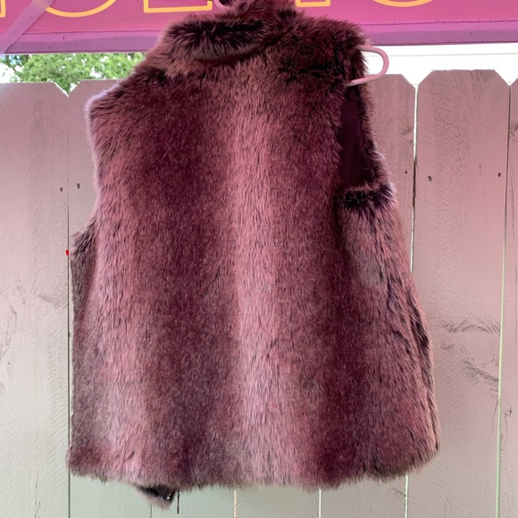Stylish faux fur vest. Soft. Great fit. - Picture 2 of 3